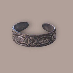 925 Sterling Silver Etched Flower Design 5.5mm Size 6 Adjustable Open C Toe Ring